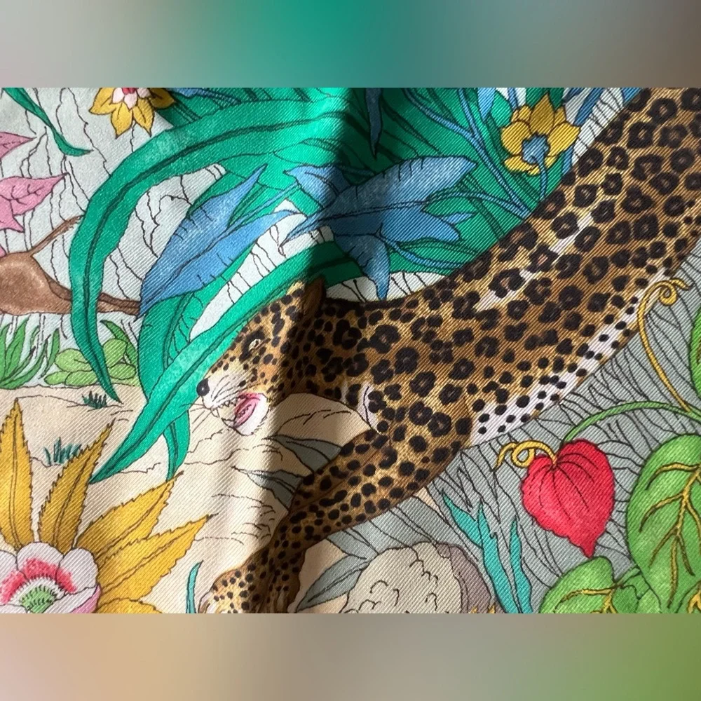 Gucci Safari Jungle Silk Scarf with - Giraffe. Leopard, Zebra, Lion, Panther - Picture 11 of 16